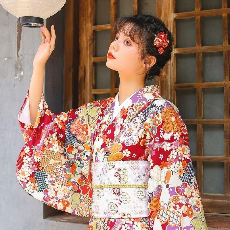 Japansk Kimono med Blomstermonster Japansk Kimono med Blomstermonster