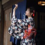 Svart Kimono med Blomster 1