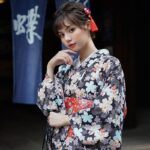 Svart Kimono med Blomster 2