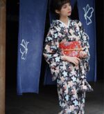 Svart Kimono med Blomster 3