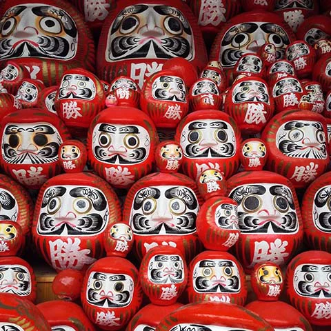 daruma statue daruma statue
