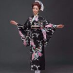 japansk satengkimono kvinne botan