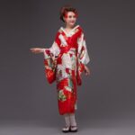 lang kimono i sateng for kvinner