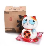 maneki neko statue