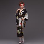 svart lang japansk kimono